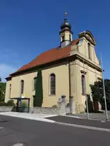 Unterd�rrbach, kath. Pfarrkirche St. Rochus und Sebastian, Saalbau mit Satteldach und eingezogenem Chor, erbaut bis 1800 (15.08.2017)
