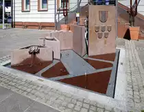 Altenheim, der Brunnen vor dem Rathaus, Mai 2020