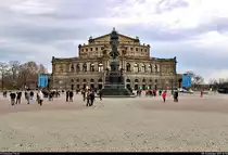 Sehr bekannt: Die Semperoper, Opernhaus der S�chsischen Staatsoper Dresden, mit dem K�nig-Johann-Denkmal im Vordergrund.
[8.12.2019 | 12:58 Uhr]