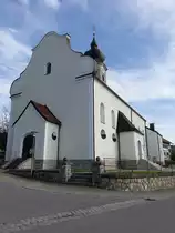 Drachselsried, neubarocke kath. Pfarrkirche St. �gidius, Saalkirche mit Steildach und Schweifgiebel, erbaut von 1922 bis 1923 (04.11.2017)