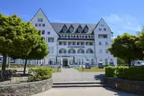Das Strandhotel Gl�cksburg, das 1872 gebaute �Wei�e Schloss am Meer� im Gl�cksburger Stadtteil Sandwig. Aufnahme: 4. Juni 2020.