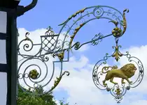 V�rstetten, Wirtshausschild  Zum L�wen , Mai 2020