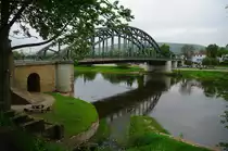 Rinteln, Hindenburgbr�cke �ber die Weser, Bogenbr�cke aus Stahl, erbaut 1950 (10.05.2010)