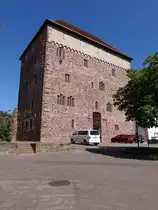 Heimsheim, Schreglerschloss, erbaut 1415 als Wehrburg, 1578 Umbau zum Fruchtkasten, heute Vereins- und B�rgerhaus (01.07.2018)