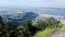 Rio de Janeiro. Blick auf die Stadt mit Rio-Niter�i-Br�cke. Aufgenommen von der Cristo Redentor Statue am 24.08.2018.