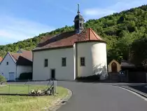 Engenthal, kath. Filialkirche St. Valentin, Saalbau mit eingezogenem Chor und Dachreiter, erbaut von 1722 bis 1727 durch Hans Michael St�hlein (07.07.2018)