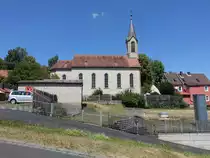 Ma�bach, kath. Pfarrkirche St. Alfons, neugotischer Saalbau mit eingezogenem Chor und nord�stlichem Dachreiter, erbaut 1867 (07.07.2018)