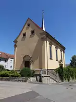 Weichtungen, kath. Filialkirche St. Joseph, Saalbau mit eingezogenem Chor und n�rdlichem Turm mit Spitzhelm, erbaut von 1698 bis 1708 (07.07.2018)
