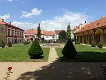 Libochovice / Libochowitz, Brunnen am Schlo�platz Namesti 5. Kvetna (27.06.2020)
