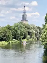 Die Heiligen Geist Kirche in der Burgstra�e in Potsdam am 02. Juli 2020, gesehen von der Langen Br�cke in H�he der neuen Fahrt.