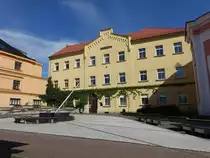 Kladno / Kladen, Akademie A. Komenskeho in der T. G. Masaryka Stra�e (28.06.2020)