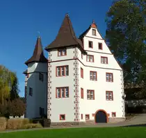 Schmieheim, OT von Kippenheim in der Ortenau, das 1606-09 im Renaissancestil erbaute Schlo�, seit 1925 im Besitz der Gemeinde, steht unter Denkmalschutz, Okt.2012
