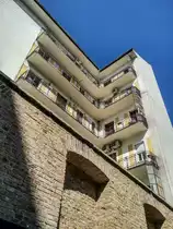 Budapest, ansicht eines �lteren Miethauses. Fotodatum: M�rz 2019.