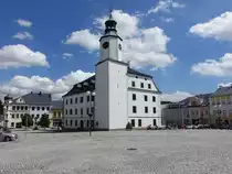 Rymarov / R�merstadt, Rathaus am Namesti Miru, erbaut 1808 (01.07.2020)