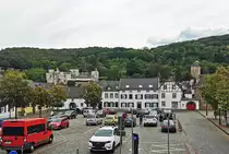 Bad M�nstereifel - Klosterplatz, im Hintergrund die Burg M�nstereifel 19.07.2020