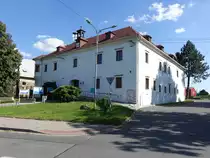 Dlouha Loucka / Langendorf, Schloss, erbaut im 17. Jahrhundert f�r J�chym Pivec von Hradčany und Klin�tejn, heute Gemeindeamt (01.08.2020)
