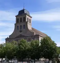 Neubreisach (Neuf Brisach), die Kirche des Hl.Ludwig pa�t in dieser Form ganz zur Festungsstadt, der Turm wurde zu milit�rischen Beobachtungen des Umlandes genutzt, Juli 2020