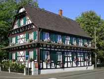 Neum�hl, eins von vielen sch�nen Fachwerkbauten im Ort, Aug.2020