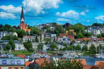 Aussicht vom Schlo�wall in Flensburg. Links im Bild ist die St.-J�rgen-Kirche zu sehen. Aufnahme: 11. Juli 2020.