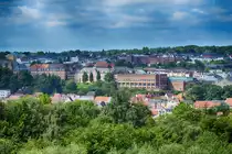 Flensburg - Blick auf Duburg vom Wasserturm im Volkspark. Mitten im Bild ist die Handelslehranstalt Flensburg und das d�nische Gymnasium �Duborg-Skolen� zu sehen. Aufnahme: 31. Juli 2020.