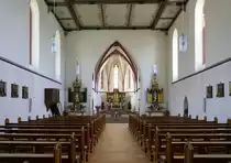 Hausen i.W., Blick zum Altar in der Kirche St.Josef, Juli 2020