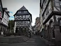 WETZLAR-ALTSTADT AM DOMBERG
Viele sch�ne Fotomotive bietet WETZLAR/LAHN,die Stadt,wo der gro�e GOETHE eine Zeitlang als Praktikant am damaligen Reichskammergericht t�tig war....
hier die Altstadt am Domberg....am 8.9.2020....