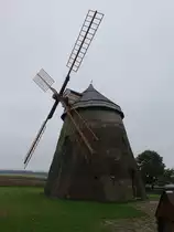 Kuzelov / Kuschelau, alte Windm�hle auf einer Anh�he s�d�stlich vor dem Ortseingang, erbaut 1842 (04.08.2020)