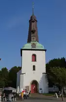 Die Stadtkirche in Gl�ckstadt ist das �lteste und zugleich bedeutendste erhaltene Bauwerk der Stadt, hier Blick vom Marktplatz auf den Turm, 16.09.2020 
