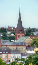 Blick auf Marienkirche von der kleinen Sankt-J�rgen-Treppe im Flensburger Ortsteil J�rgensby. Aufnahme: 18. Juli 2020.