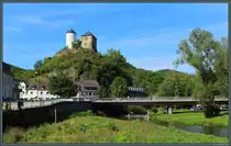 Die Burg Kreuzberg �ber dem gleichnamigen Ort wurde im 14. Jahrhundert auf einem Felsplateau oberhalb der Ahr errichtet und ist die letzte bewohnte Burg des Ahrtals. (13.09.2020)