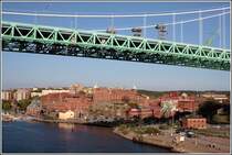 F�hrt man mit der F�hre nach G�teborg, sieht man gleich hinter der �lvsborgsbron an der S�dseite des G�ta �lv das malerische alte Viertel Klippan liegen. 10.05.2008