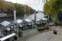 Hamburg-Uhlenhorst am 28.10.2020: die Idee eines Hamburger Gastronomen, attraktive Gew�chsh�user am Mundsburgkanal zum Schutz bei Corona und wenn das vorbei ist, gegen den hier oftmals auftretenden heftigen Wind /