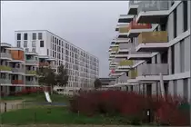 Moderne Architektur in Basel -

Auskragende Balkon und ein Block. Ein Eindruck von den Neubauten im Bereich Erlenmatt-West.

07.03.2009 (M)