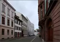 Moderne Architektur in Basel -

Ann�herung an das Kunstmuseum aus der St. Alban-Vorstadt.

08.03.2019 (M)