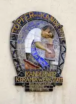 Kandern, Firmenschild aus Keramik an einer noch produzierenden Keramikwerkstatt, Sept.2020