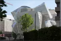 Moderne Architektur in Basel -

Das 2009 fertiggestellte Hauptgeb�ude von Frank Gehry im Novartis Campus hat im Gegensatz zu den anderen dortigen Bauwerken ein sich frei entfaltende Form, die typisch f�r den Architekten ist.

22.06.2013 (M)