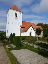 Vium, evangelische Dorfkirche, mittelalterlich, erbaut 1150 aus Granitquadern (20.09.2020)