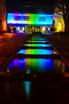 Flensburg - Fassade der Ph�nomenta erstrahlt in Regenbogen-Farben. Aufnahme: 1. Dezember 2020.