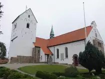 Aars, evangelische Kirche, erbaut von 1921 bis 1922 mit Kreuzarm der romanischen Dorfkirche (22.09.2020)