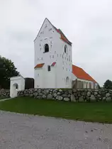 Norholm, romanische evangelische Kirche aus Granitquadern, Turm und Waffenhaus aus dem sp�ten Mittelalter (22.09.2020)