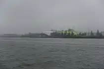 Hamburg am nebligen und tr�ben 11.11.2020 (Karnevalsanfang): auch die Hafentheater still, da wegen Corona  geschlossen