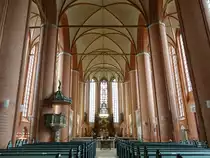 L�neburg, Mittelschiff der St. Michaelis Kirche, erbaut ab 1376, Kanzel von 1602 (26.09.2020)