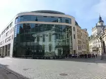 Breslau / Wroclaw, modernes Geb�ude am Plac Uniwersytecki (03.10.2020)