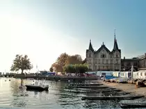 Vevey, das im neugotischen Stil, zwischen 1840 und 1846, neu errichtete Ch�teau de l’Aile (auch Couvreu genannt) - 15.10.2005