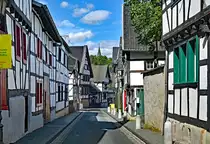 Kommern, Kreis Euskirchen, enge Gasse mit Fachwerkh�usern - 27.08.2020