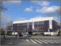 Die G�ttinger Stadthalle in Nachbarschaft des Albaniplatztes und des Cheltenham-Parks. Die Aufnahme stammt vom 08.04.2007.