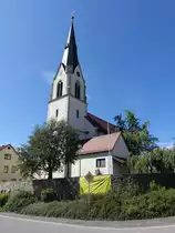 Leutershausen, kath. Pfarrkirche St. Bartholom�us, erbaut im 18. Jahrhundert (08.07.2018)