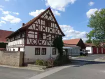 Mittelstreu, Fachwerkhaus in der Hauptstra�e (08.07.2018)