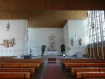 Motten, moderner Innenraum von 1966 in der St. Bartholom�us Kirche (08.07.2018)