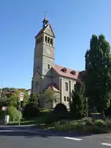 Reiterswiesen, kath. Pfarrkirche St. Laurentius, kreuzf�rmiger Saalbau mit eingezogenem Chor und Fassadenturm, erbaut von 1899 bis 1900 durch Carl Krampf (08.07.2018)